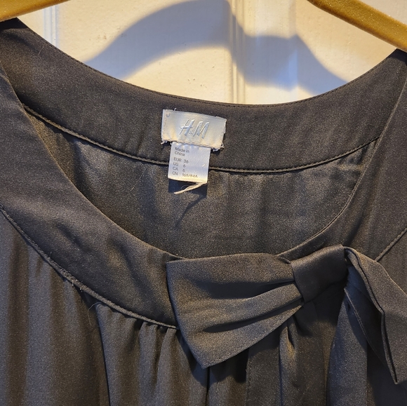 H & M dress - Picture 4 of 4